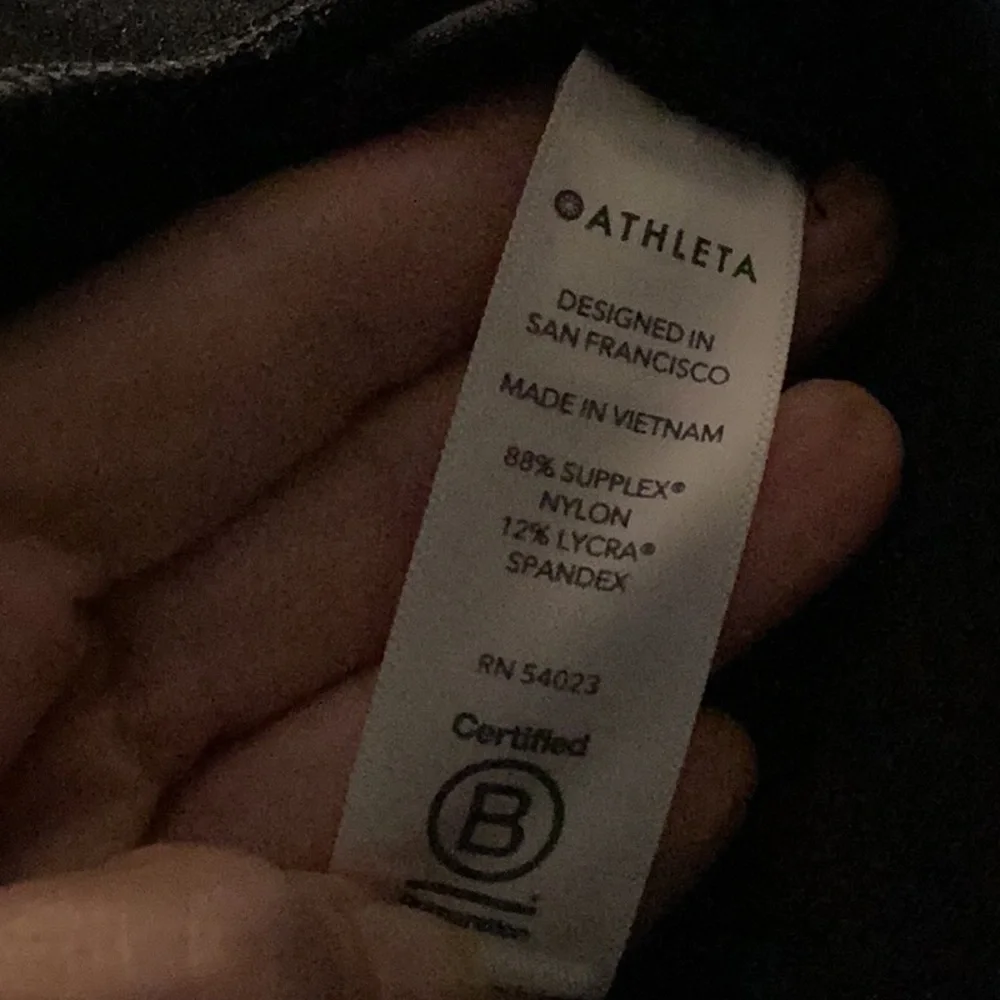 Athleta Women’s Venice Pintuck Black Pants sz medium - Picture 4 of 4